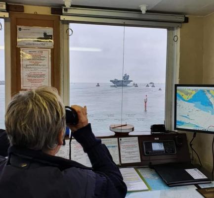 NCI Gosport watch HMS Queen Elizabeth