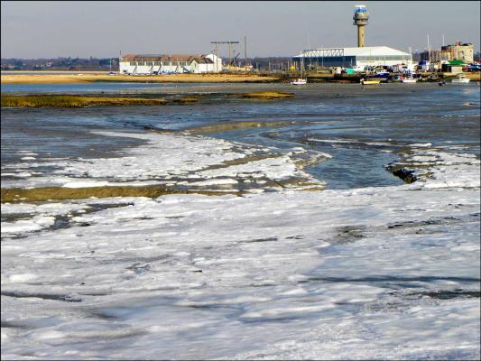 Frozen seashore at Calshot 