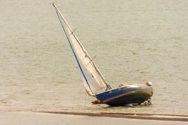 Yacht aground on Calshot Banks 