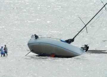 Yacht aground on Calshot Spit